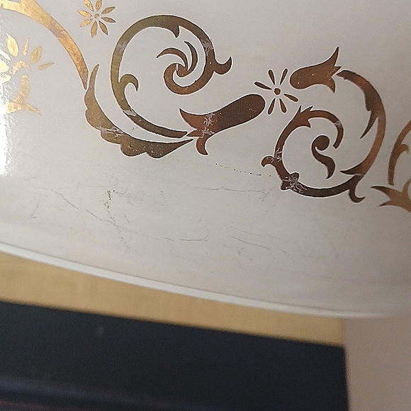 Pyrex Empire Goldtone Scroll Vines 1.5 QT Casserole Dish w/ Lid # 043 - Picture 11 of 14
